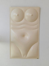 Lade das Bild in den Galerie-Viewer, Wall Art by Dieter Richter Design - nude body
