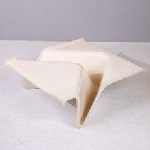 Lade das Bild in den Galerie-Viewer, fiarm space age coffee table by Franca Stagi & Cesare Leonardi