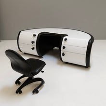 Lade das Bild in den Galerie-Viewer, Luigi Colani - space age desk - Futuro
