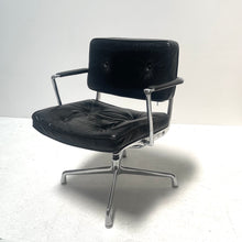 Lade das Bild in den Galerie-Viewer, eames intermediate chair es 102 - Herman Miller
