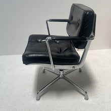 Lade das Bild in den Galerie-Viewer, eames intermediate chair es 102 - Herman Miller
