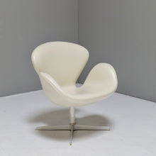 Lade das Bild in den Galerie-Viewer, Fritz Hansen leather swan chair special edition
