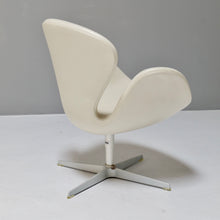 Lade das Bild in den Galerie-Viewer, Fritz Hansen leather swan chair special edition
