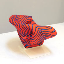 Lade das Bild in den Galerie-Viewer, Ribbon Chair F582 by Pierre Paulin &amp; Jack Lenor Larsen fabrics for Artifort
