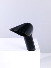 Lade das Bild in den Galerie-Viewer, space age desk lamp black Sorella by Harvey Guzzini
